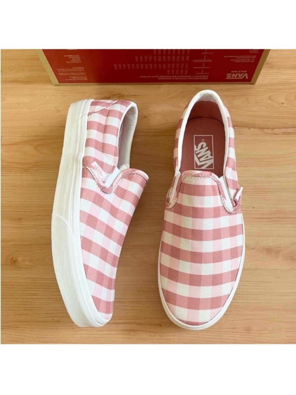 Vans Classic Slip-on
VNO0OXG8B06
(Gingham) Rosette/True White
Women 8.0 US